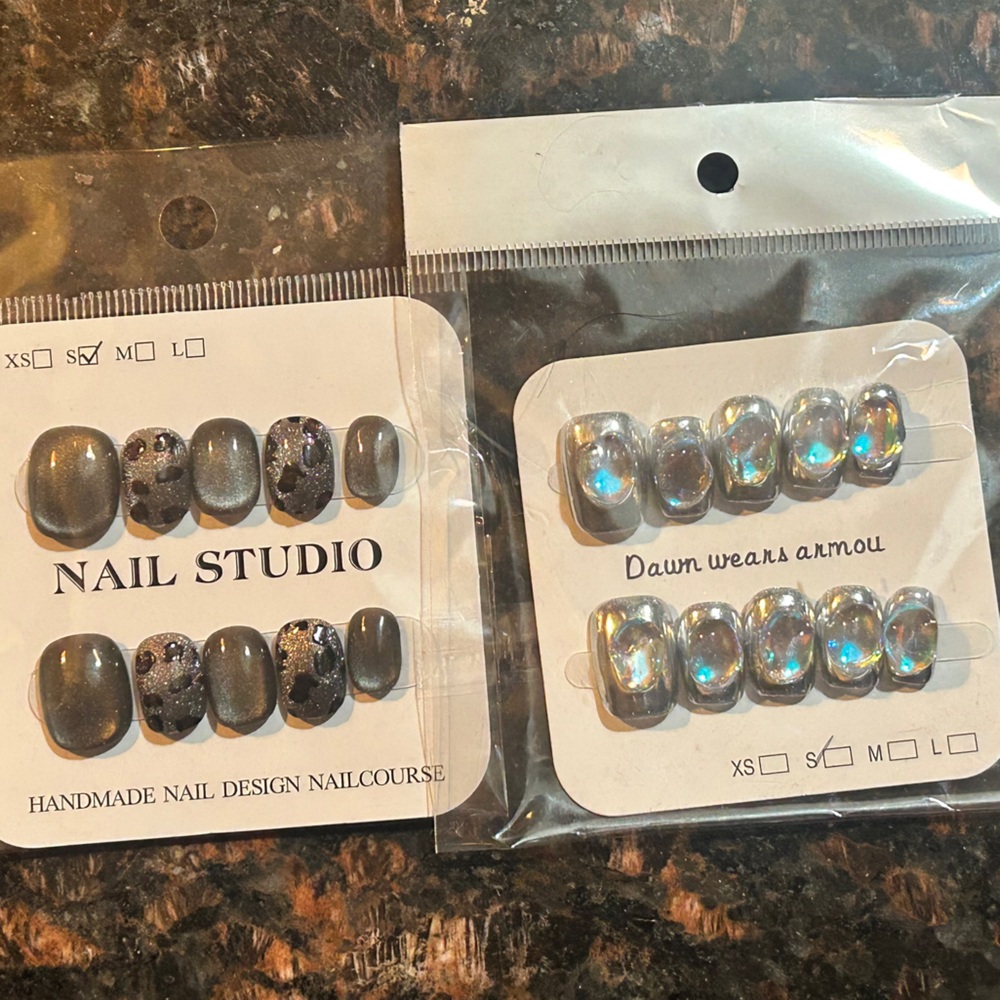 Bundle of 2 pair Nail Art Studio Gray and Silver Press-On Nails Jewels Leopard